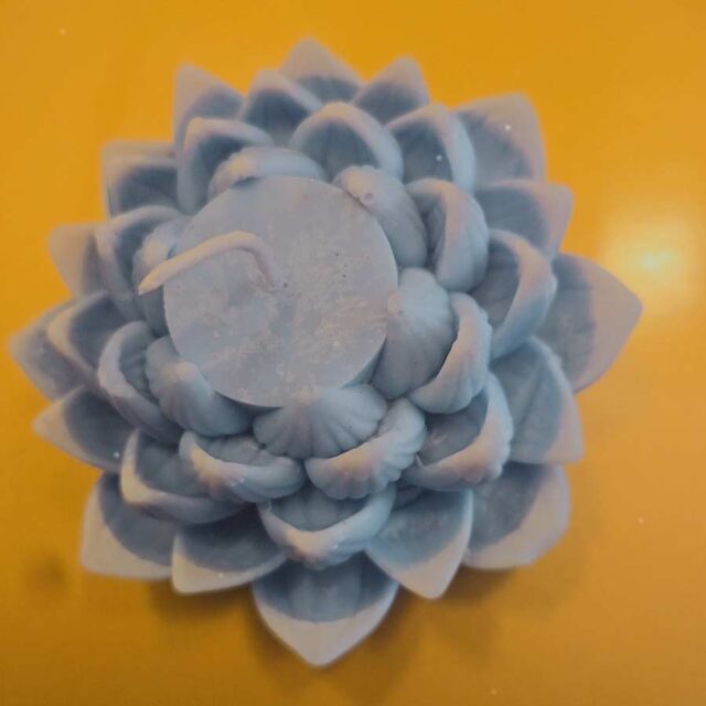 Dragons-Blood-Lotus-Flower-Candle-2